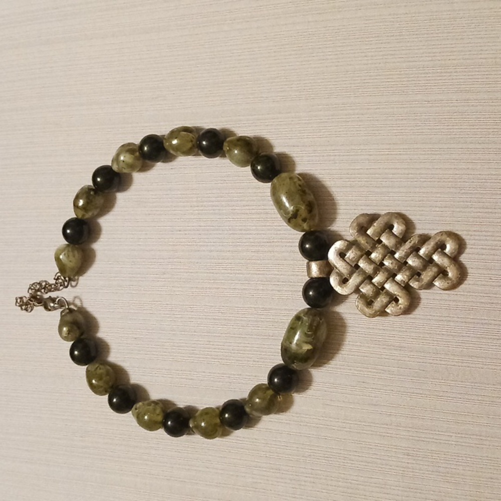 Cross choker